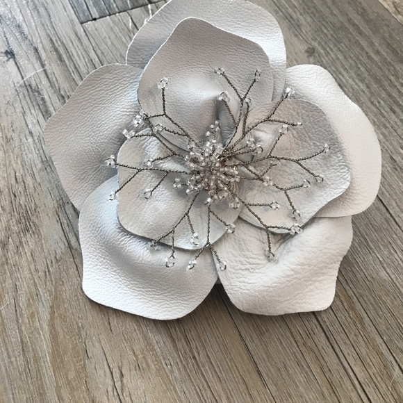 Ted Rossi White Leather Flower Beaded Cuff Bracelet - Picture 6 of 8